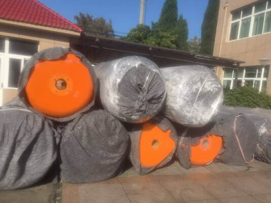 24개월 기간 폼 충전 펜더 D3.0m X L5.0m 변형 60% 내구성이 뛰어난 해양 부두 보호 솔루션