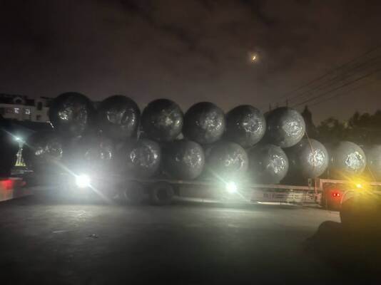 해양 펜더 PU 폴리우레탄 폼 고무, 뛰어난 탄성과 해양 환경 스트레스 저항성을 특징으로 함